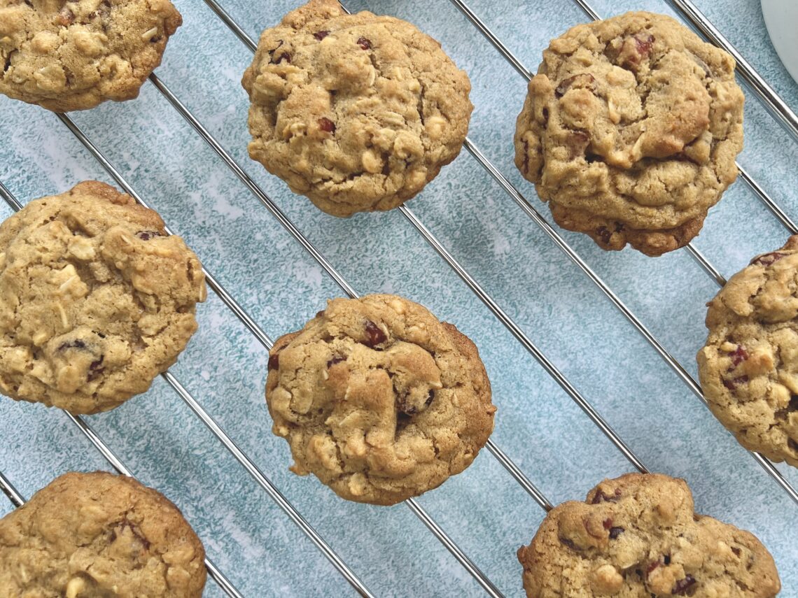 CRANBERRY OATMEAL COOKIES